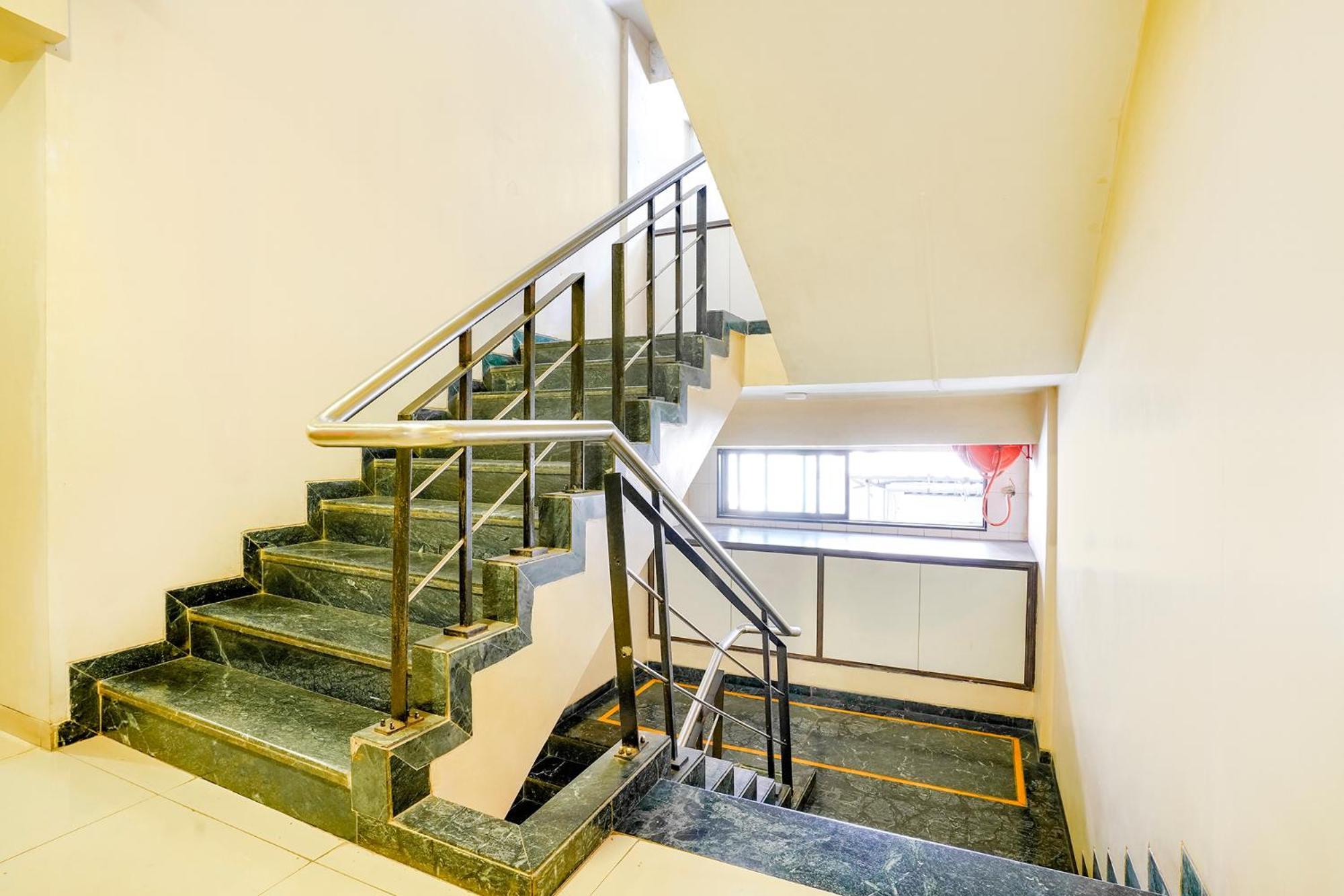 Hotel Fabexpress Kuber - Nr Apmc Vashi, Nová Bombaj Exteriér fotografie