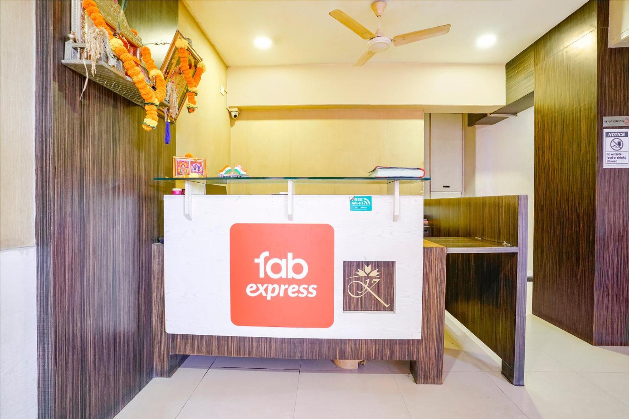 Hotel Fabexpress Kuber - Nr Apmc Vashi, Nová Bombaj Exteriér fotografie